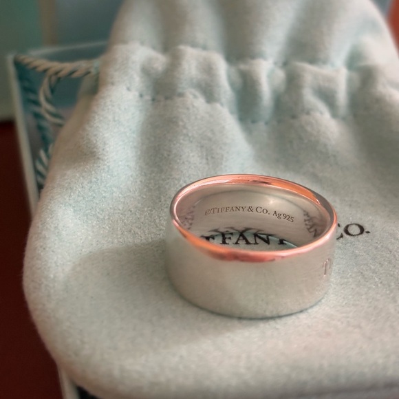 Tiffany & Co. return to Tiffany wide band. 10mm size 9.5 - Picture 2 of 5